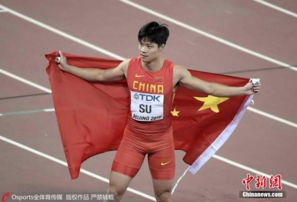 Chinese Su Bingtian clocks 9.99 seconds to reach the men's 100m final at the world athletics championships, Aug. 23, 2005. (Photo/Osports)