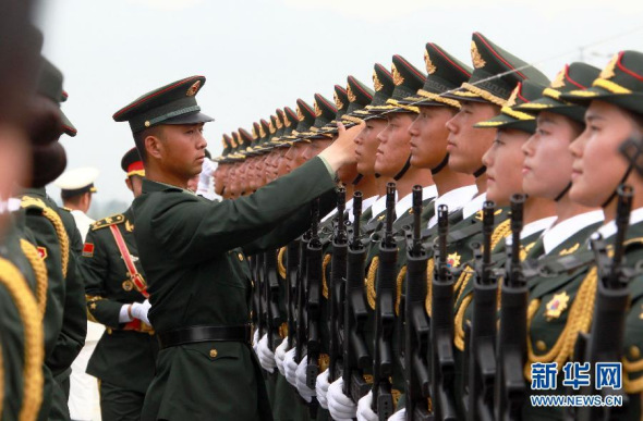 Soldiers get training for the military parade scheduled on Sept. 3 at Tiananmen Sqaure. (Photo/Xinhua)