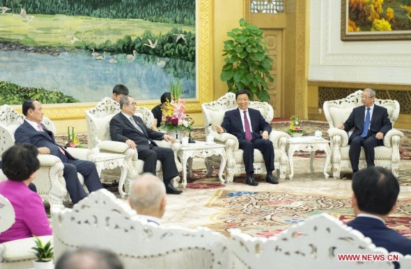 Chinese Vice President Li Yuanchao (2nd R) meets with a delegation from the Republic of Korea (ROK) which is led by former ROK Prime Minister Lee Soo-sung (2nd L) and chairman of the 21st Century ROK-China Exchange Association Kim Han-kyu (1st L) in Beijing, capital of China, Aug. 24, 2015.  (Photo: Xinhua/Wang Ye)