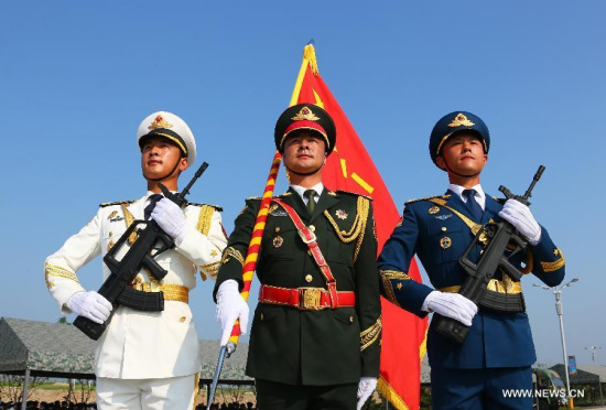 Soldiers take part in a training for a military parade in Beijing, capital of China, Aug. 12, 2015. (Photo: Xinhua/Zha Chunming)