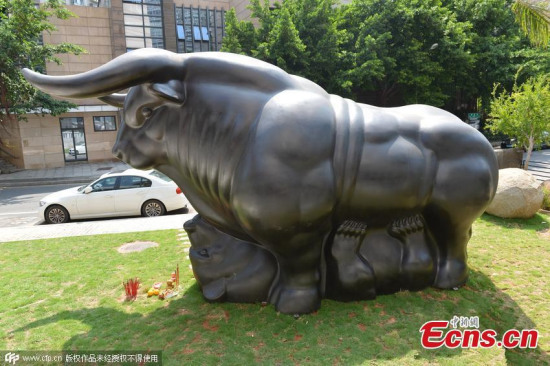 A bronze sculpture symbolizing a bull riding over a bear is installed at an art museum in Xiamen city, East Chinas Fujian province, Aug 24, 2015. (Photo/CFP)