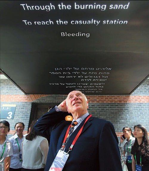 Ron Klinger, grandson of the founder of the White Horse Cafe in Hongkou District, where Jews used to meet, attends its reopening yesterday. (Wang Rongjiang)