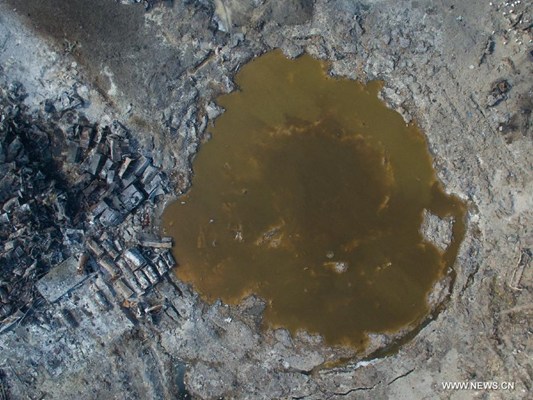 Photo taken on Aug. 26, 2015 shows a waste water pool at the core area of explosion site in Tianjin, north China. The death toll from the Tianjin warehouse explosions has risen to 139 as of Wednesday afternoon, and all of them have been identified, according to the latest data from rescue authorities. (Xinhua/Guo Yu)