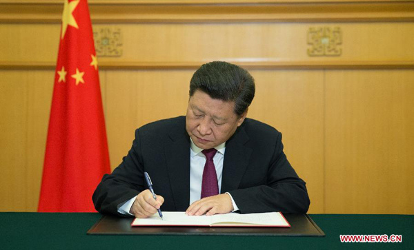 Chinese President Xi Jinping signs a prisoner amnesty deal in Beijing, capital of China, Aug. 29, 2015. The Standing Committee of China's National People's Congress (NPC), China's top legislature, adopted a prisoner amnesty deal at the closing meeting of the 16th session of the 12th NPC Standing Committee here on Saturday.  (Xinhua/Lan Hongguang)