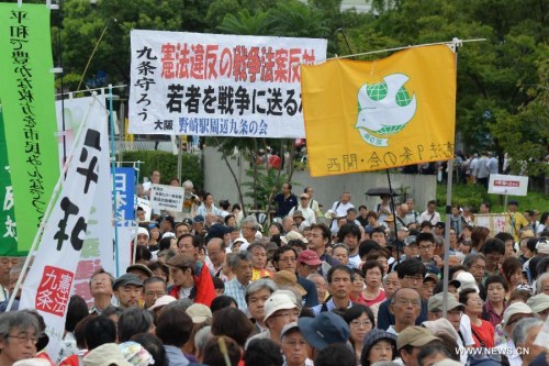 Protesters attend a rally against the controversial security bills in Osaka, Japan, Aug. 30, 2015. (Photo: Xinhua/Yan Lei)