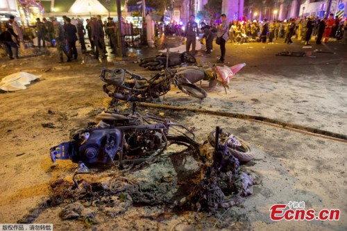 Motorcycles lie on the street at the scene of a bomb attack near Erawan Shrine, central Bangkok, Thailand, Aug 17, 2015. (Photo provided to China News Service)