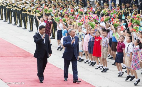 Chinese President Xi Jinping (L, front) holds a welcoming ceremony for Kazakh President Nursultan Nazarbayev before their talks at the Great Hall of the People in Beijing, capital of China, Aug. 31, 2015. (Photo: Xinhua/Huang Jingwen)