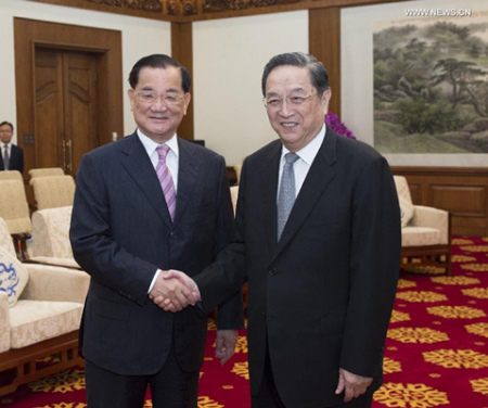 Yu Zhengsheng (R), chairman of the National Committee of the Chinese People's Political Consultative Conference (CPPCC), meets with Lien Chan, former chairman of the Kuomintang (KMT), Taiwan's ruling party, and others from the island, in Beijing, capital of China, Aug. 31, 2015. (Photo: Xinhua/Wang Ye)