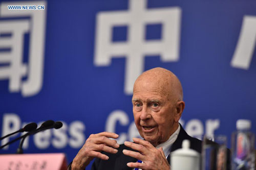 Flying Tigers' veteran Allen Larsen attends the 6th press conference of the press center of the commemoration activities of the 70th anniversary of the victory of Chinese People's War of Resistance Against Japanese Aggression and World Anti-Fascist War in Beijing, capital of China, Sept. 2, 2015. (Xinhua/Zhang Hongxiang) 