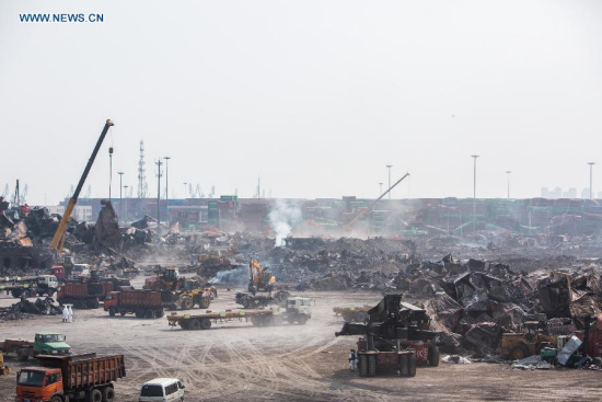 Rescuers clean up containers at the core area of the warehouse explosion in north China's Tianjin Municipality, Aug. 29, 2015. (Photo: Xinhua/Guo Yu)
