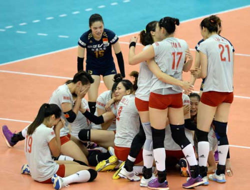 Chinese players celebrate after beating Russia 25-23, 25-15, 23-25, 25-20 Saturday to win the women's volleyball World Cup in Nagoay, Japan. Photo/Xinhua