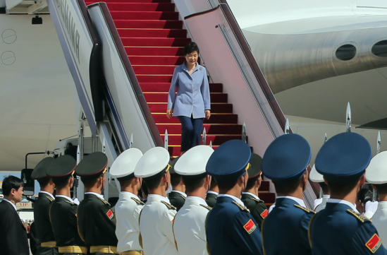 Park Geun-hye arrives at Beijing Capital International Airport on Sept 2 for a three-day visit to China. (Photo/Xinhua)