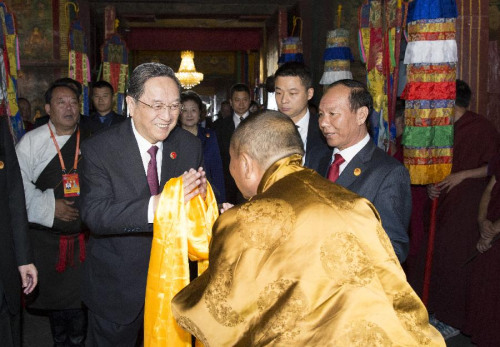 Yu Zhengsheng, chairman of the National Committee of the Chinese People's Political Consultative Conference (CPPCC), meets with representatives from the religious circle at Jokhang Temple in Lhasa, capital of southwest China's Tibet Autonomous Region, Sept 7, 2015. (Photo: Xinhua/Huang Jingwen)