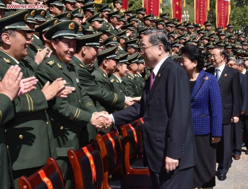 Yu Zhengsheng, chairman of the National Committee of the Chinese People's Political Consultative Conference (CPPCC), shakes hands with representatives from the People's Armed Police Force in Tibet, in Lhasa, capital of southwest China's Tibet Autonomous Region, Sept 7, 2015. (Photo: Xinhua/Li Tao)