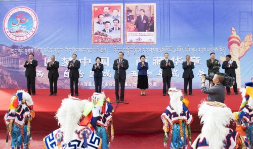 Yu Zhengsheng (C), chairman of the National Committee of the Chinese People's Political Consultative Conference (CPPCC), attends the opening ceremony of an exhibition showing the acheivements since the founding of the Tibet Autonomous Region in 1965 at the conference and exhibition center in Lhasa, capital of southwest China's Tibet Autonomous Region, Sept 7, 2015. (Photo: Xinhua/Xie Huanchi)