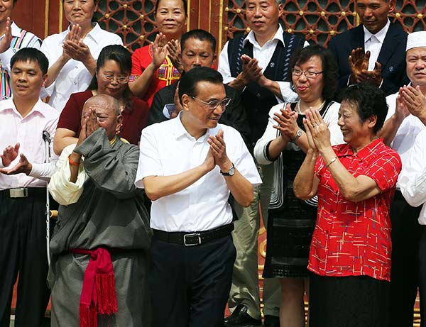 Premier Li Keqiang applauds some of China's top teachers in Beijing on Tuesday, two days ahead of Teachers' Day. Public spending on education will continue to rise, even though the government is on a tight budget, Li said. Teachers' Day, introduced in 1985, falls on Sept 10 and is an opportunity for students to thank their teachers with gifts and cards. (Photo by Wu Zhiyi/China Daily)