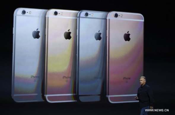 Apple Senior Vice President of Worldwide Marketing Phil Schiller introduces the new iPhone 6s during an apple event in San Francisco, the United States, on Sept. 9, 2015. (Photo/Xinhua) 