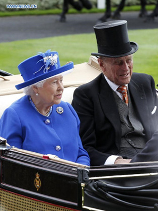 Queen Elizabeth II(L) and her husband Prince Philip the Duke of Edinburgh arrive in the royal carriage for day 2 of Royal Ascot at Ascot Racecourse in Ascot, Great Britain, on June 17, 2015. (Photo: Xinhua/Han Yan)
