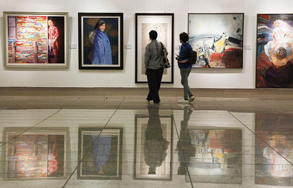 Silk Road of Art has more than 200 works by painters from some 30 countries and regions. (Photo provided to chinadaily.com.cn)
