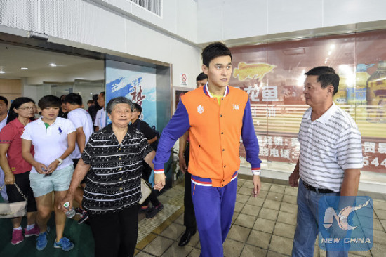 Sun Yang gives his grandma a tour around his competition venue after he wins 400m freestyle in the national swimming championships on Sept. 10, 2015 in Huangshan, Anhui. (Photo: Xinhua/Zhang Duan)