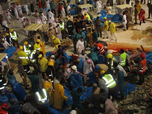 Saudi emergency teams gather inside the Grand Mosque of Saudi Arabia's holy Muslim city of Mecca after a construction crane crashed into it, on Sept. 11, 2015. 87 pilgrims were killed and 201 others were injured when a crane fell on the grand mosque in Mecca, Saudi Arabia's Civil Defence authority said Friday. Al Arabiya Television earlier said the crane had fallen because of strong storms. Saudi Arabia has been hit by strong sand storms in the last few days. (Xinhua/Str.)
