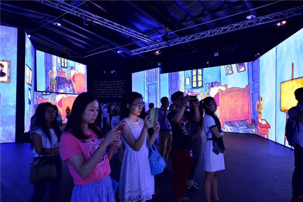 The show Van Gogh Alive offers visitors a different way to appreciate the masterpieces by the Dutch painter. (Photo provided to China Daily)