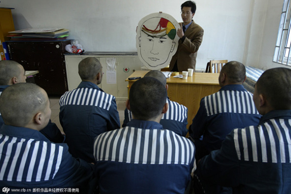Inmates receive psycho-health guidance in Nanjing, Jiangsu province, in this July 2012 file photo. (Photo/Xinhua)