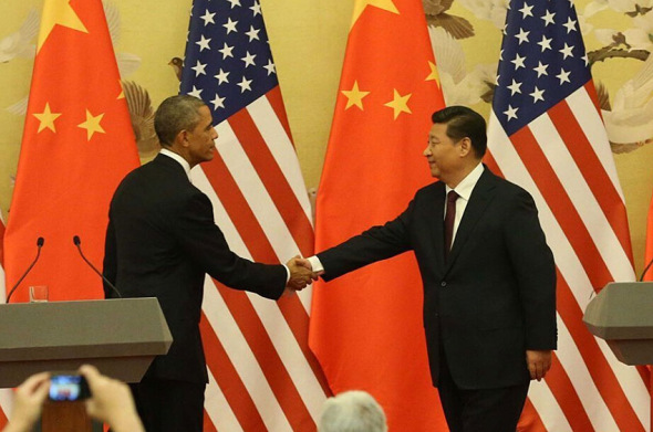 Chinese President Xi Jinping (R) shakes hands with U.S. President Barack Obama at a press conference following their talks at the Great Hall of the People in Beijing, capital of China, Nov. 12, 2014. (File photo: Xinhua/Liu Weibing)