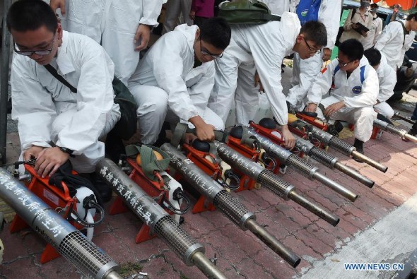 Epidemic prevention staff workers check culicide spraying equipments in Kaohsiung, southeast China's Taiwan, Sept. 16, 2015. (Photo: Xinhua/Han Yuqing)