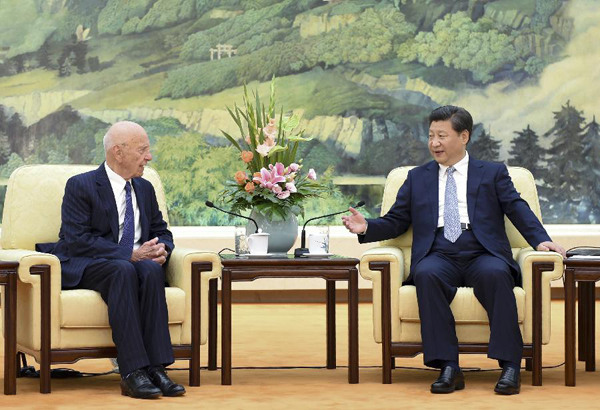 Chinese President Xi Jinping (R) meets with Rupert Murdoch, executive chairman of News Corp., in Beijing, capital of China, Sept. 18, 2015. (Xinhua/Xie Huanchi)