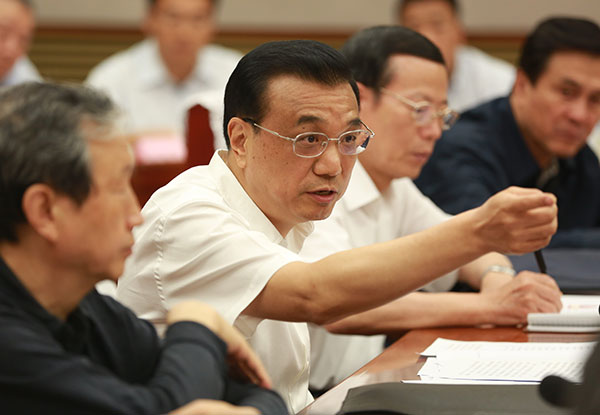 Premier Li Keqiang forcefully delivers the message during a meeting with officials on Tuesday in Beijing that there should be zero tolerance for those responsible for the deadly blasts in Tianjin last month. (Photo by Feng Yongbing/China Daily)
