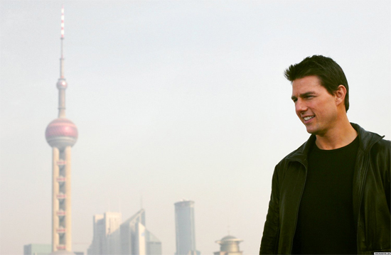 U.S. actor Tom Cruise takes a photo in Shanghai. (Photo/Xinhua)