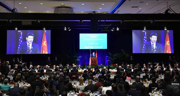 President Xi Jinping (C) delivers a speech during a welcome banquet jointly hosted by Washington State government and friendly communities in Seattle, the United States, Sept 22, 2015. Xi arrived in this east Pacific coast city on Tuesday morning for his first state visit to the US. [Photo/Xinhua]