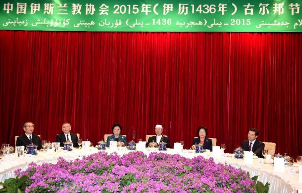 Chinese Vice Premier Liu Yandong (3rd L), Sun Chunlan (2nd R), head of the United Front Work Department of the Communist Party of China (CPC) Central Committee, E'uigen Iminbaha (2nd L), vice-chairman of China's National People's Congress Standing Committee, Wang Zhengwei (1st R), vice chairman of the Chinese People's Political Consultative Conference (CPPCC) National Committee and head of the State Ethnic Affairs Commission (SEAC), and Ma Biao (1st L), also vice chairman of the CPPCC National Committee, attend the reception held by the Islamic Association of China (IAC) to celebrate Corban Festival, or Eid al-Adha, in Beijing, capital of China, Sept. 23, 2015. (Photo: Xinhua/Zhang Ling)