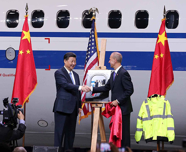 Xi greets Boeing's Ray Conner. (Photo/China Daily)