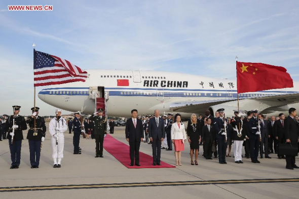Chinese President Xi Jinping and his wife Peng Liyuan are welcomed by U.S. Vice President Joe Biden and his wife at Andrews Air Force Base in Washington D.C., the United States, Sept. 24, 2015. Xi arrived here Thursday to meet with his U.S. counterpart Barack Obama and other U.S. political leaders as part of his first state visit to the United States. (Photo: Xinhua/Lan Hongguang)