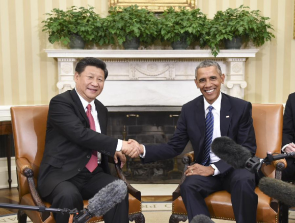 Chinese President Xi Jinping (L) holds a small-range talks with U.S. President Barack Obama at the White House in Washington D.C., the United States, Sept. 25, 2015. Xi arrived in Washington, the second stop of his state visit to the United States, on Thursday after a busy two-and-a-half-day stay in Seattle. (Photo: Xinhua/Li Xueren)
