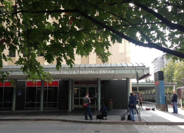 Journalists wait outside the emergency and trauma center of Harborview Medical Center in Seattle, the United States, Sept. 25, 2015. At least four foreign students were killed on Friday in a bus accident near the western U.S. city of Seattle, including one Chinese, and more than a dozen others injured, report said. The injured were sent to Harborview Medical Center for treatment. (Photo: Xinhua/Xu Yong) 