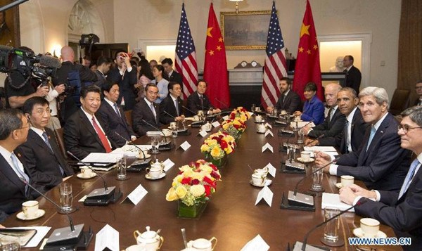 Chinese President Xi Jinping (3rd L) holds talks with U.S. President Barack Obama (3rd R) in Washington D.C., the United States, Sept. 25, 2015. (Photo: Xinhua/Huang Jingwen)