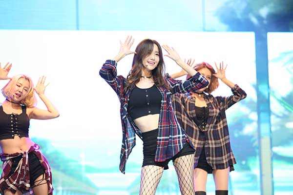 South Korean band Girls' Generation is one of the groups featured in Tencent K-Pop Live, a series of real-time broadcasts online.(Photo provided to China Daily)