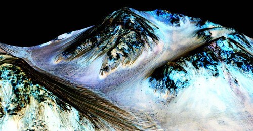Chemical analysis of dark streaks on the surface of the planet has identified the presence of hydrated salts that are the signature of liquid salty water. (File photo/NASA)