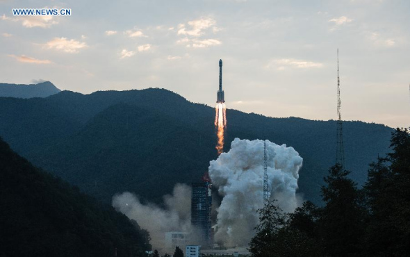 A Long March-3B carrier rocket carrying a new-generation Beidou satellite lifts off from the Xichang Satellite Launch Center in Xichang, southwest China's Sichuan Province, Sept. 30, 2015. (Photo: Xinhua/Li Xiang)