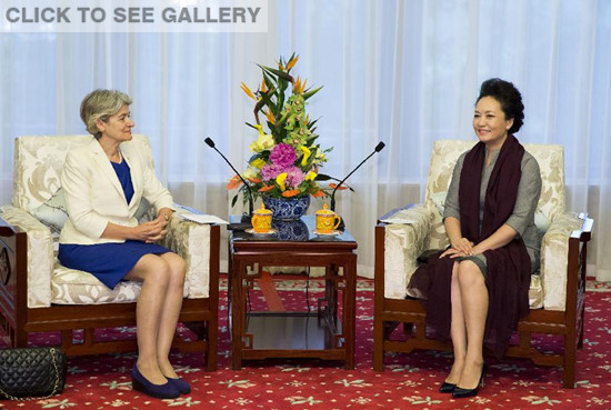 Peng Liyuan (R), wife of Chinese President Xi Jinping, meets with Irina Bokova, director-general of the United Nations Educational, Scientific and Cultural Organization (UNESCO), in Beijing, capital of China, Sept. 4, 2015. (Xinhua/Huang Jingwen)