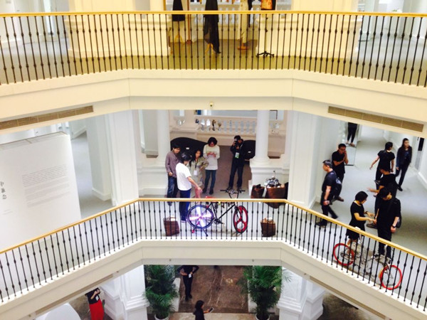 People visit exhibitions in Quanye Chang. (Photo: ECNS/Qian Ruisha)