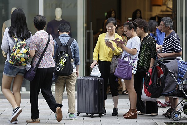 Chinese tourists visit Tokyo's Ginza district for shopping in August. Japan is the second-most popular overseas destination. (Photo provided to China Daily)