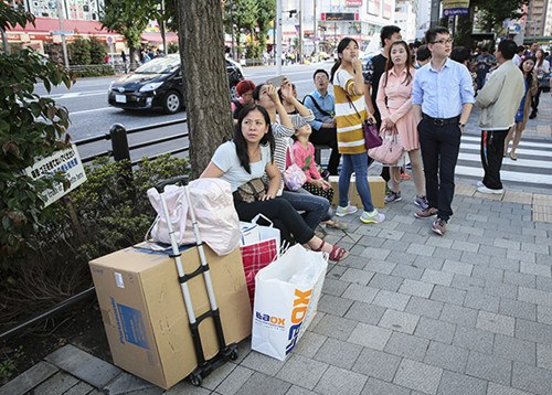 Chinese shoppers in the Akihabara electronics shopping district in Tokyo on Friday. (Photo provided to China Daily)