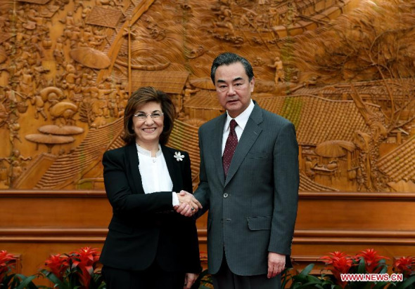 Chinese Foreign Minister Wang Yi (R) meets with Syria's Presidential Political and Media Advisor Bouthaina Shaaban in Beijing, China, Oct. 12, 2015. (Photo: Xinhua/Zhang Ling)
