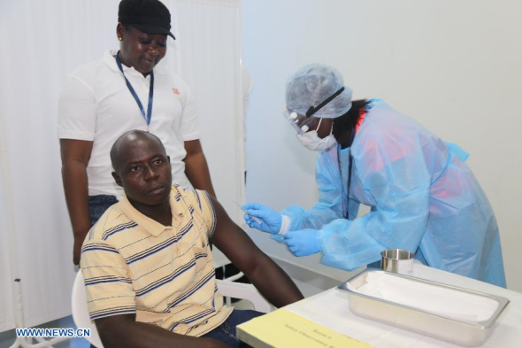 A local resident of Sierra Leone is injected with the China-developed Ebola vaccine at Sierra Leone-China Friendship Hospital, some 30 kilometres from Freetown, capital of Sierra Leone, on Oct. 10, 2015. A vaccine against the Ebola virus, developed by Chinese and being tested in Sierra Leone, is so far clinically safe, an official has said. (Photo: Xinhua/Wu Shibo) 