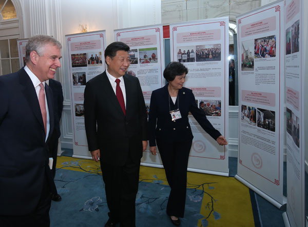President Xi Jinping visits an exhibition during a Confucius event.(Photo/Xinhua)