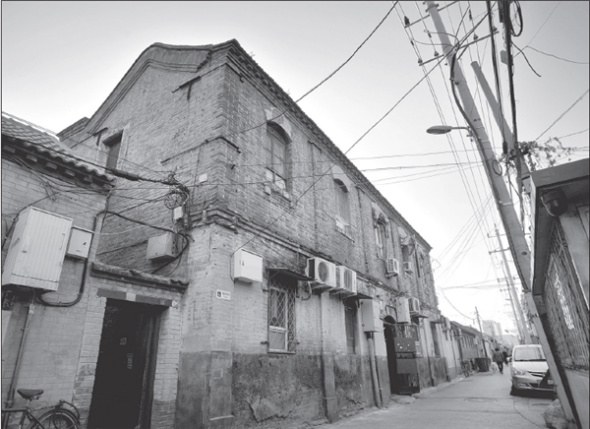 Badahutong, which literally means the eight great hutong, consists of Baishun, Yanzhi, Hanjia, Shaaxixiang, Shitou, Wangguangfuxiejie, Zhujia and Lishamao hutong. They are situated around the bustling Dashila area. (Photo provided to China Daily)